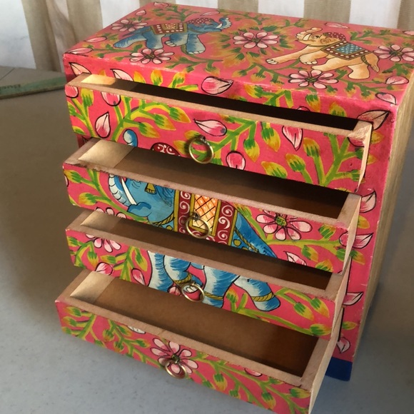 NWT wood hand painted elephant box with 4 drawers - Picture 6 of 6